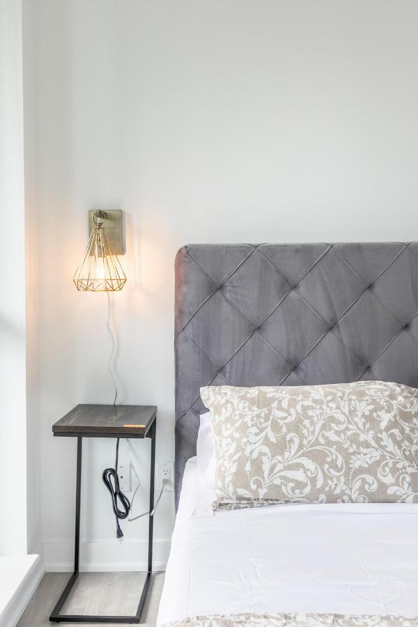 Luxury 2 Bedroom In The Heart Of Entertainment District W/ Cn Tower View Toronto Luaran gambar